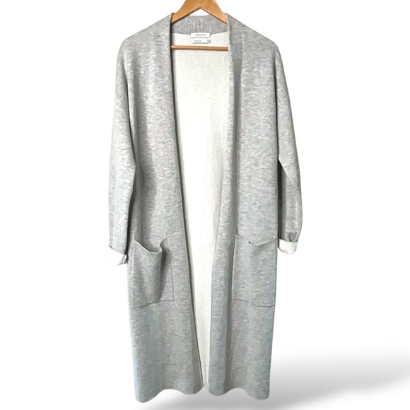 Aritzia Light Gray Women's Cardigan - Picture 3 of 10